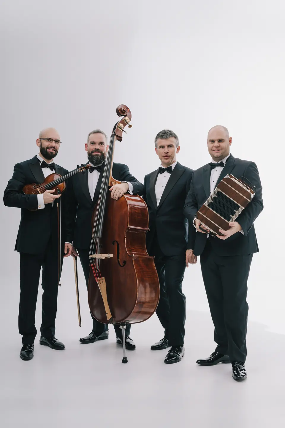 Cuarteto Re!Tango – foto del grupo con violín, contrabajo y bandoneón