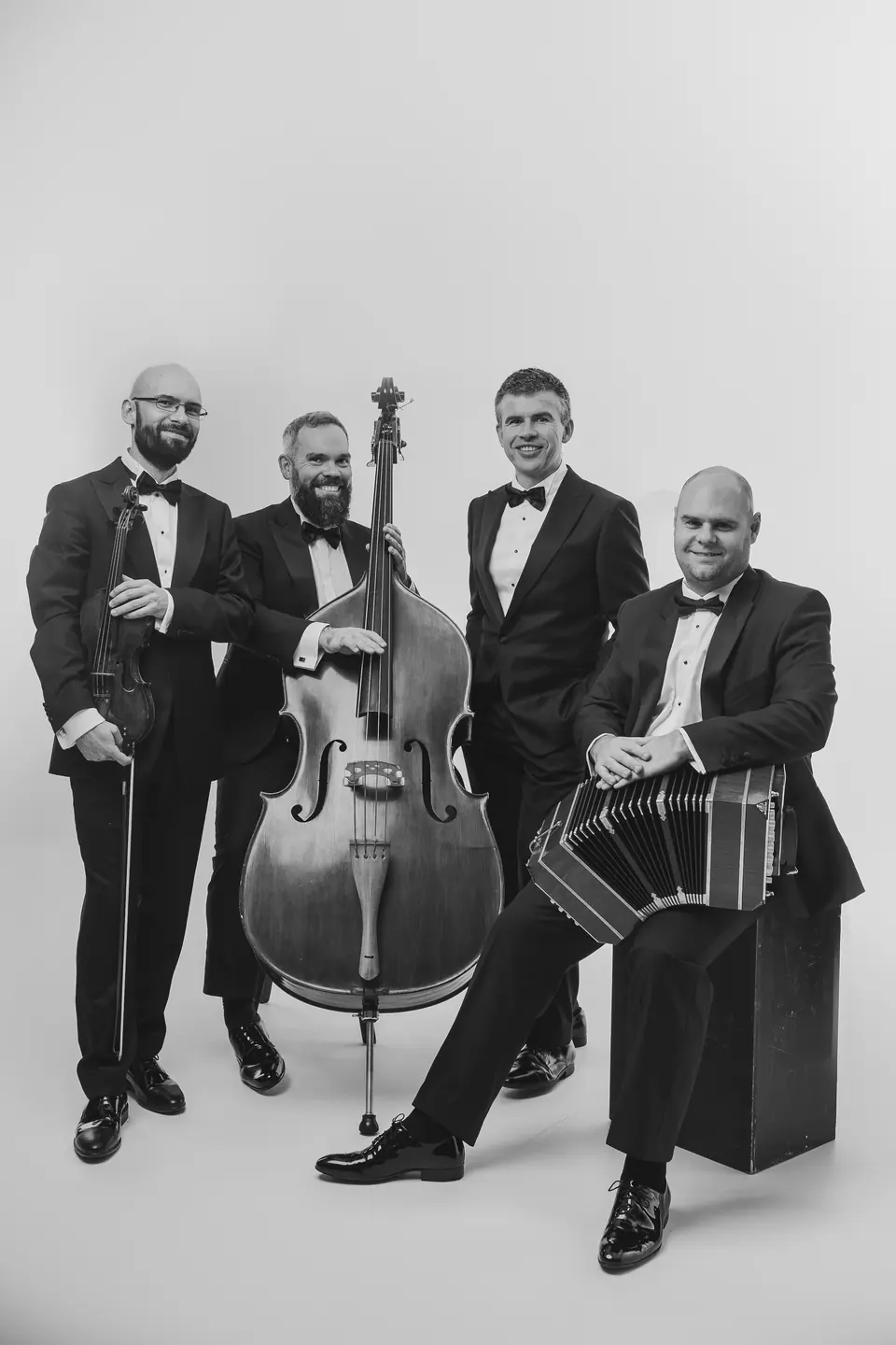 Cuarteto Re!Tango – foto del grupo con violín, contrabajo y bandoneón